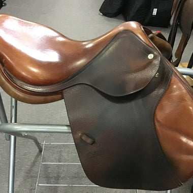 CWD Close Contact Saddle 17” 2L flap
