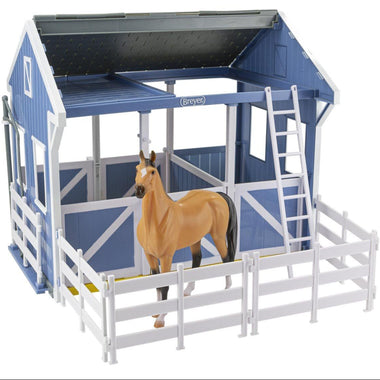 Breyer Freedom Series Deluxe Country Stable with Horse and Wash Stall